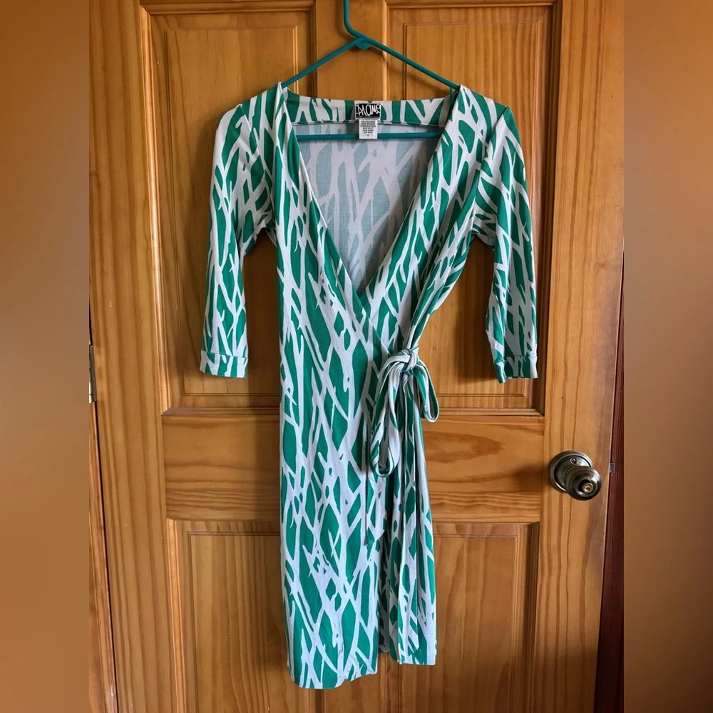 Diane von Furstenberg Silk Wrap Dress — Size 0 - Picture 1 of 9
